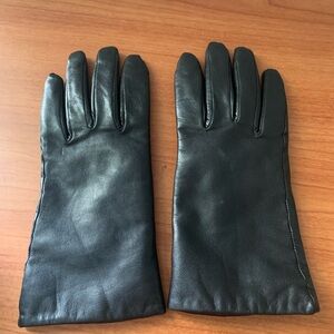 Genuine Leather Black Women’s Gloves Isotoner Size 7